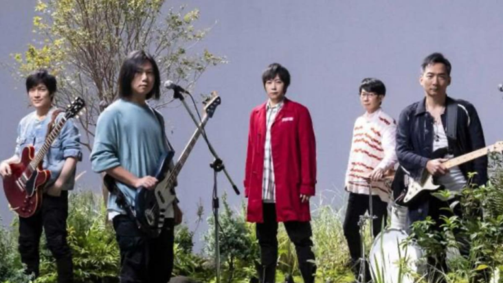 la banda taiwanesa mayday es acusada de hacer extras en un video musical bajo la lluvia durante horas