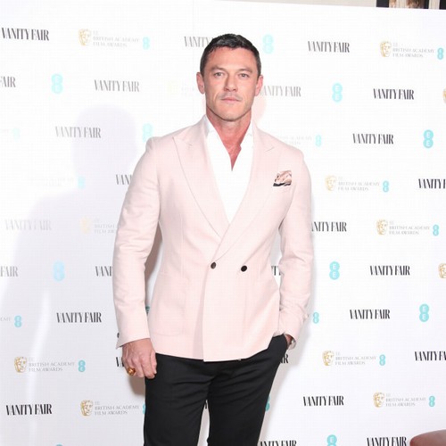 luke evans ‘nunca olvidará’ cantando al piano con nicole kidman