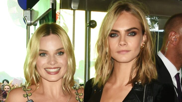 margot robbie y cara delevingne tuvieron un peligroso encuentro con paparazzi en vacaciones