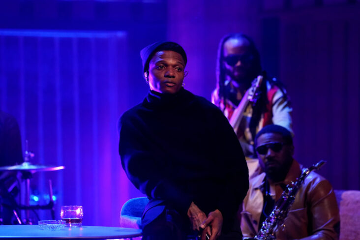 mira a wizkid llevar la celebración ‘money & love’ a ‘fallon’