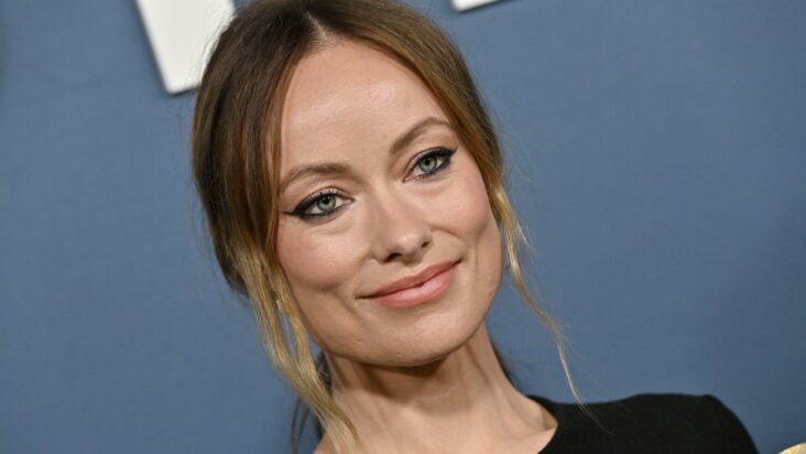 olivia wilde saca una página del libro de zendaya con una coraza de alta costura: vea las fotos