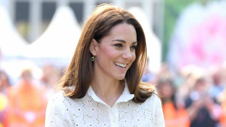 puedes conseguir los pendientes exactos de kate middleton en las rebajas del viernes negro de monica vinader