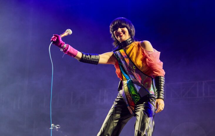 yeah yeah yeahs actuará en ‘saturday night live’ el próximo mes