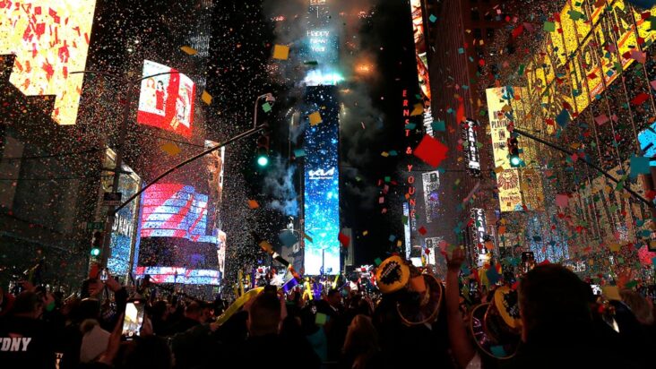 cómo ver la celebración de la víspera de año nuevo de times square y ball drop en vivo