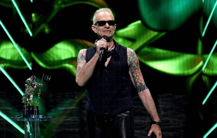 david lee roth comparte la versión en solitario de ‘everybody wants some!!’ de van halen