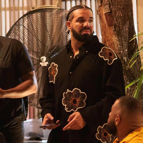 drake niega que una mujer voladora salga a su encuentro para una noche de pasión