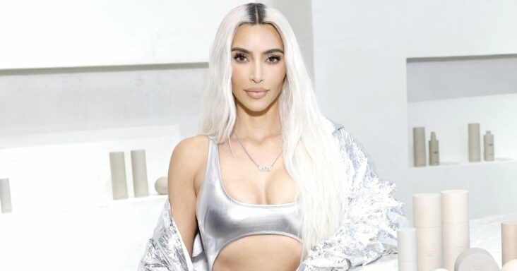 el estricto código de vestimenta de oficina que kim kardashian mantiene para sus empleados