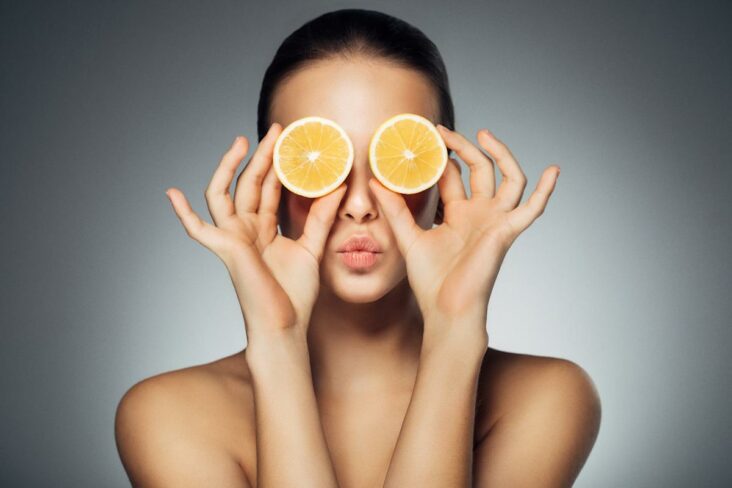 el falso mito de que el limon aclara el color de los ojos y cura la conjuntivitis
