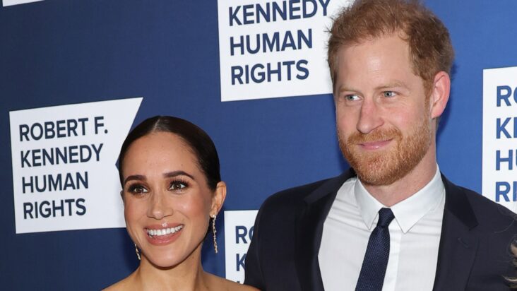 el príncipe harry y meghan markle aceptan el premio ‘anti-racism’