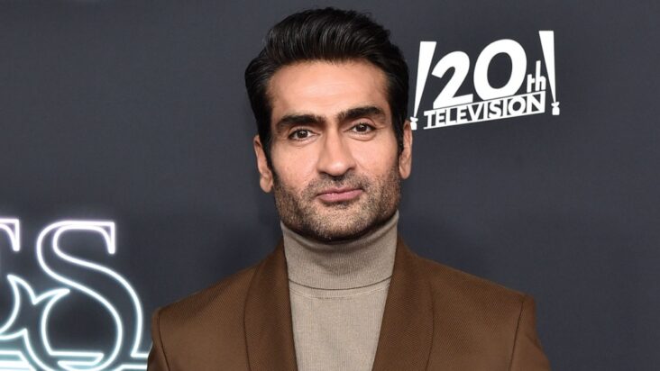 la estrella de ‘bienvenidos a chippendales’ kumail nanjiani habla sobre su primer papel principal dramático: «Él es el rey de un mundo al que no pertenece»