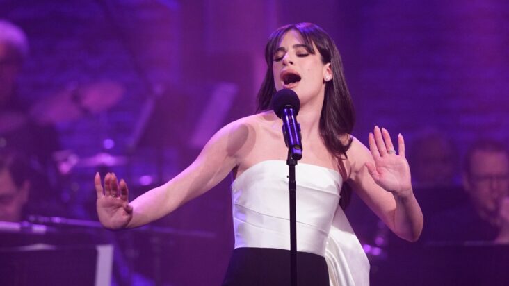 lea michele y darren criss le dan a la ciudad de nueva york el regalo de los villancicos navideños en ‘carpool karaoke’