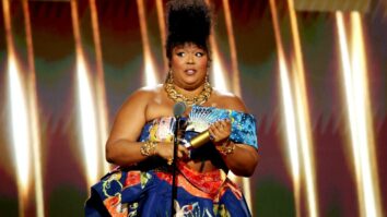 lizzo es la campeona del pueblo en los people’s choice awards 2022