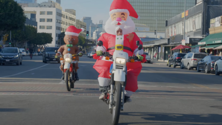 mac demarco continúa la tradición navideña con la portada ‘empieza a parecerse mucho a la navidad’