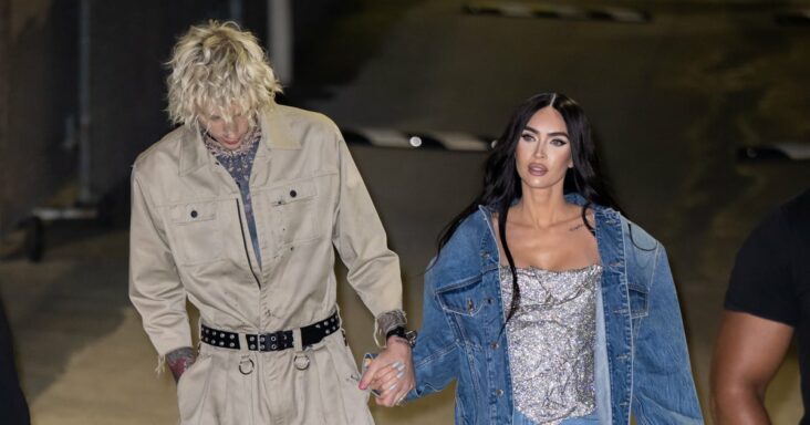 megan fox combina un bustier con jeans de pierna ancha para una cita con mgk