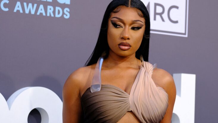 megan thee stallion le dice al jurado sobre el costo emocional del presunto tiroteo de tory lanez