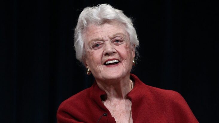 rian johnson dice que angela lansbury fue encantadora para el cameo de ‘among us’ en ‘glass onion’