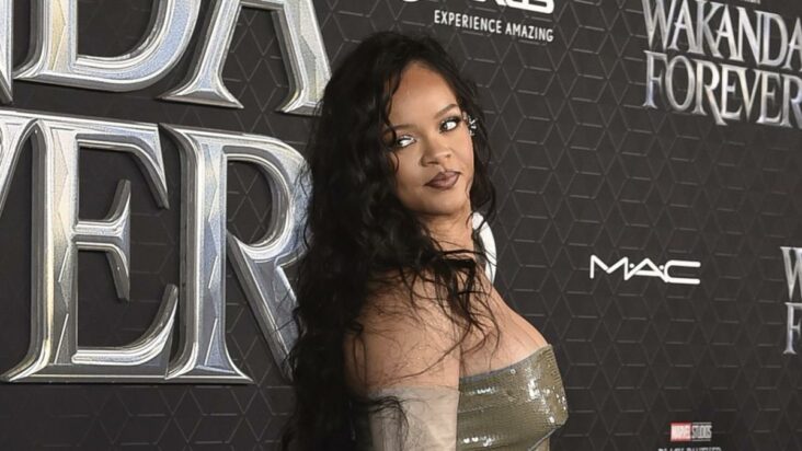 rihanna sorprende a sus seguidores al compartir la primera imagen de su bebé: "hackeada"