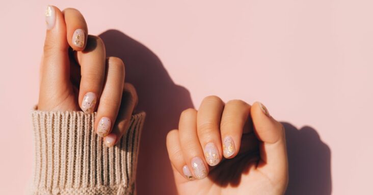 26 ideas de arte de uñas desnudas para mezclar tu manicura básica