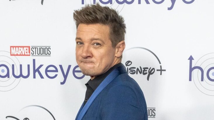 actualización sobre el accidente de quitanieves de jeremy renner: el actor de hawkeye se somete a múltiples cirugías después de sufrir un traumatismo torácico cerrado