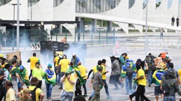 la democracia de brasil está bajo un ataque al estilo del 6 de enero. la extrema derecha está emocionada