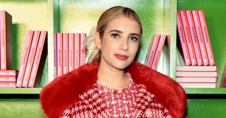 el conjunto de pata de gallo de emma roberts es lo que chanel oberlin usaría para ir a esquiar