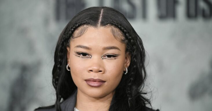 el delineador de ojos fishtail de storm reid es una adición elevada al "euforia" tendencia de maquillaje