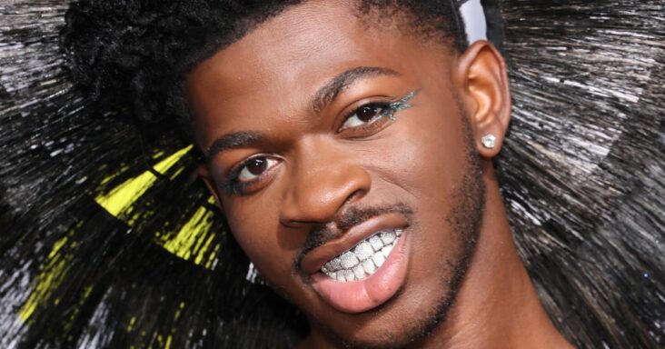 el último peinado de lil nas x te hará sentir nostálgico