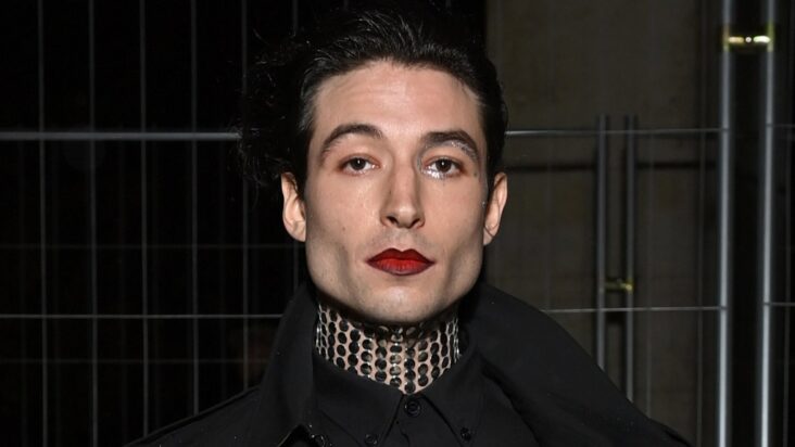 ezra miller acepta un acuerdo de culpabilidad y evita la cárcel por cargos de allanamiento de morada