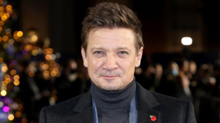 jeremy renner celebra cumpleaños en hospital tras accidente con quitanieves