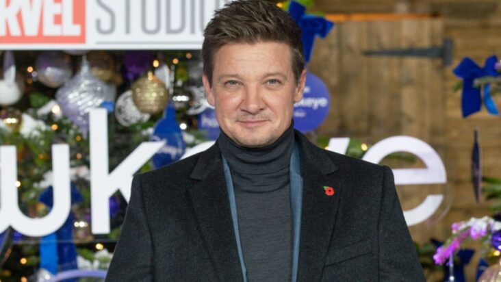 jeremy renner sufrió un cofre colapsado y un torso aplastado en un accidente con quitanieves: registro de emergencia del 911