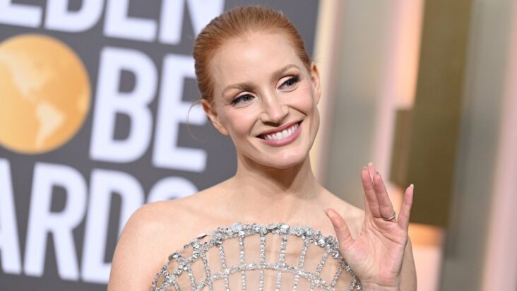 jessica chastain lució oscar de la renta en los globos de oro 2023: vea las fotos