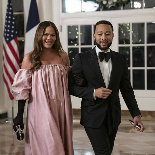 john legend y chrissy teigen dan la bienvenida a su bebé