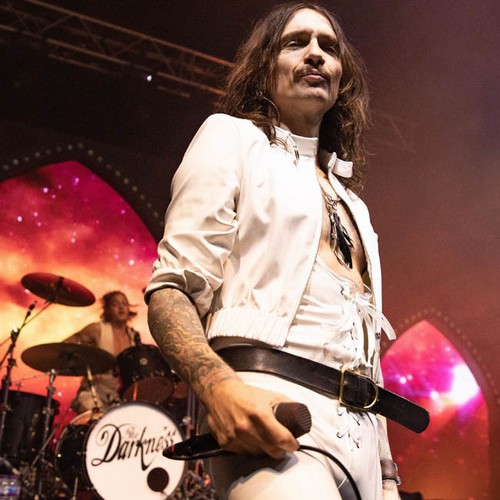 justin hawkins se quedó ‘cojeando’ después de hacer un salto de etapa dividida al estilo de david lee roth