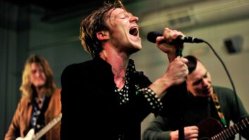 matt shultz de cage the elephant arrestado por posesión criminal de armas