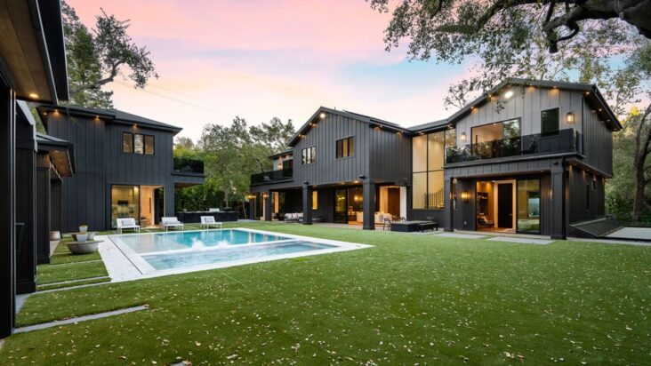 michael b. jordan cambia la elegante y moderna casa de campo de los Ángeles a la venta por $ 12.9 millones