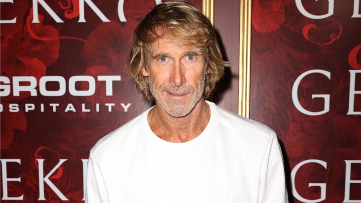 michael bay niega haber matado a una paloma mientras filmaba una película de netflix en italia