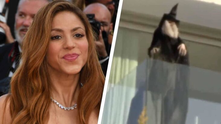 shakira tiene una muñeca bruja de tamaño natural en el balcón de su casa española frente a la casa de su ex suegra