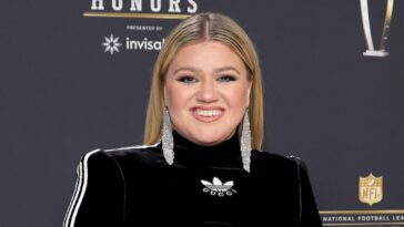 kelly clarkson dice que un hombre extraño apareció en su casa